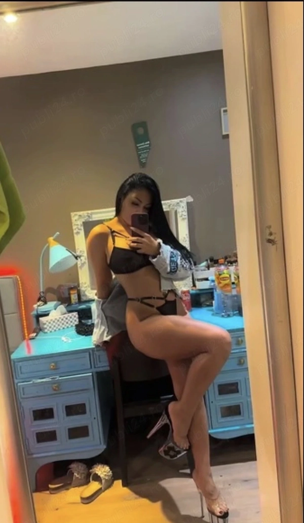 RAYSA ,brunetă tatuată plină de viață și cu chef de distracție