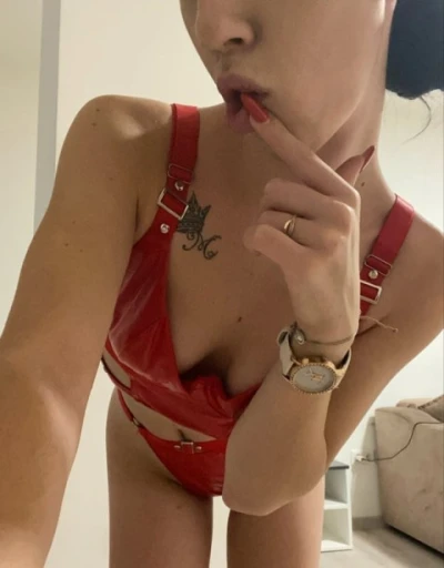 Bruneta Sexy (Cristina 19 ani )Non stop