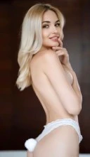 Blonda sexy doar pentru placerea ta fac si deplasai - imagine 1