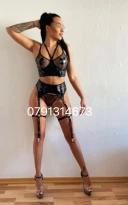 Brunetă senzuală - imagine 4