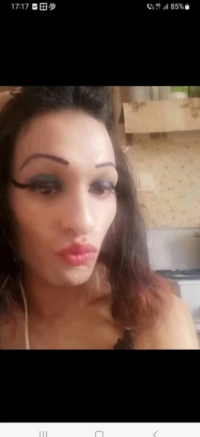 Buna sunt Simona o transexuala 24 de ani pentru prima dată în oraș la tine