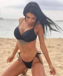 O Bruneta Sexy tare te asteapta in pijamale - imagine 1