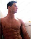 Băiat atrăgător și sexy - imagine 1