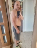 Caut 2 fete pentru threesome - imagine 1