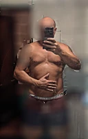 Barbat sportiv ofera servicii doamnelor generoase - imagine 2