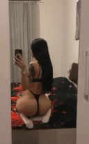 Confirm pozele bruneta vip fac si deplasarii - imagine 2