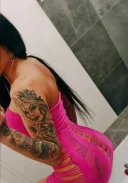 Brunetta cu tatuaje - imagine 3