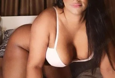 Bruneta la mn sau la tn