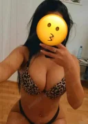 Bruneta focoasa si sexy - imagine 1