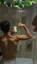 Baiat frumos 18 ani disponibil pentru femeie - imagine 1