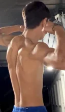 Baiat frumos 18 ani disponibil pentru femeie - imagine 2