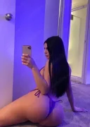 Bruneta focoasa si jucausa hai la mine - imagine 2