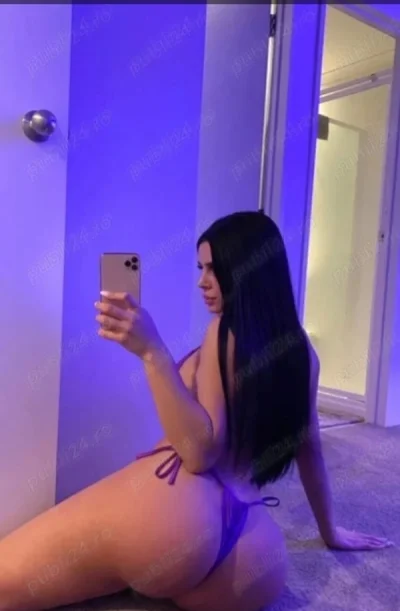 Bruneta focoasa si jucausa hai la mine