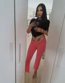 Ultimele 2 zile fata cu forme de vis cu chip angelic - imagine 2