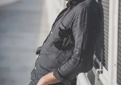 Caut o domnisoara sau o doamna discreta