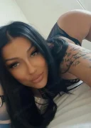 Bruneta top class - imagine 1