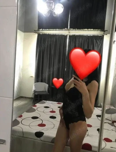 La tine la mine sau la hotel