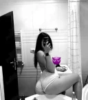 Buna sunt karina sunt nou pe site servici totale - imagine 1