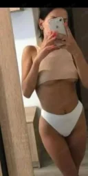 Bruneta draguzta fac si deplasari - imagine 2