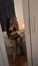 Confirm pozele bruneta vip fac si deplasarii - imagine 1