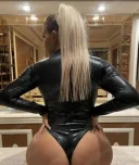 Sunt Giulia fata blonda apetisanta vino sa te convingi - imagine 3