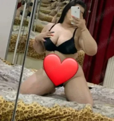 Brunetaaa azi in oras fac si partyyy