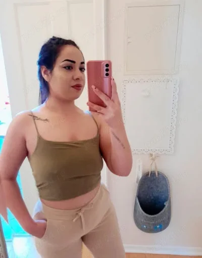 Newww bruneta cu forme