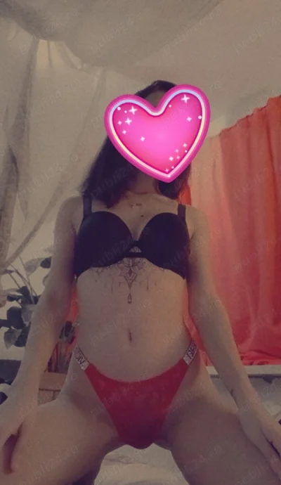 Bruneta cu forme doar deplasari