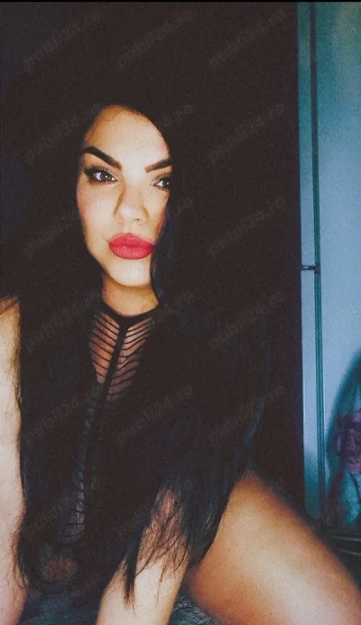 Alle bruneta cu forme