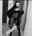 Bruneta minion cu forme - imagine 2