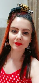 Rebeca citeste cu atentie anuntul - imagine 3