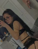 Show web cu o bruneta sexy - imagine 3