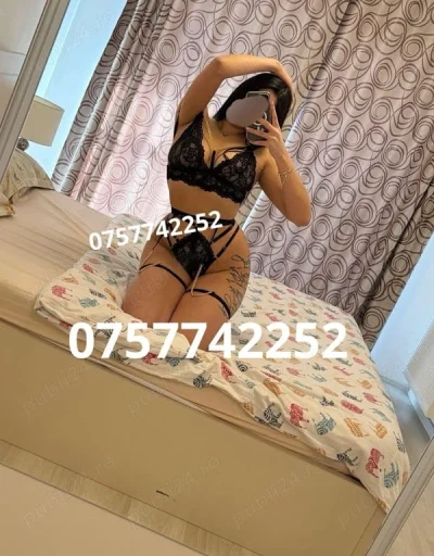 Bruneta reale confirm cu tatuajul