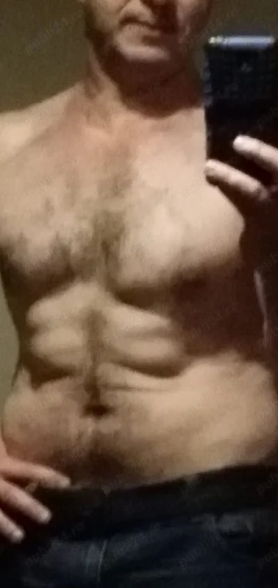 Matur atletic ofer masaj exclusiv doamnelor