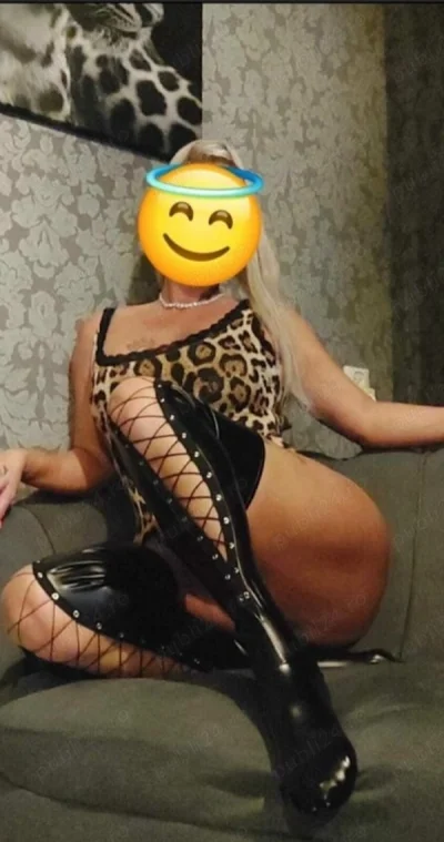 Blonda focoasa servicii calitiative zona filarmonica