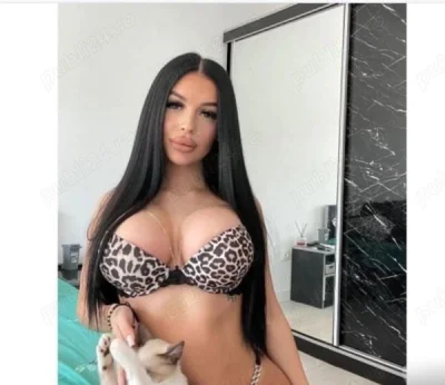 Buna ma numesc adina