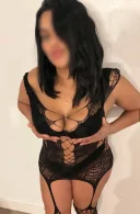 Bruneta cu forme - imagine 2