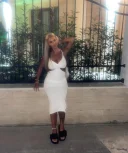 Blonda superba doar pentru gentlemen - imagine 1