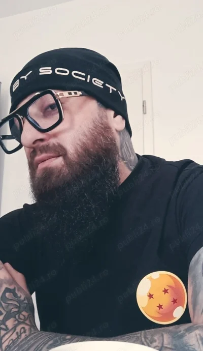 Buna baiat serios si discret