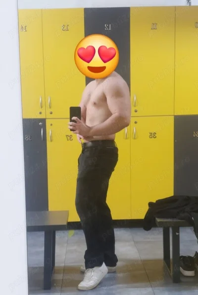 Tanar carismatic in cautarea unei doamne mature pentru o relatie speciala