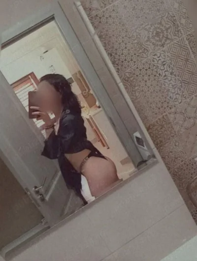 19 ani bruneta sleem noua in capitala