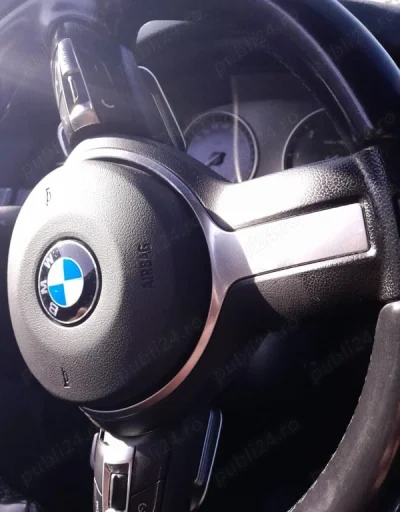 Tanar caut o fata pentru intalnire