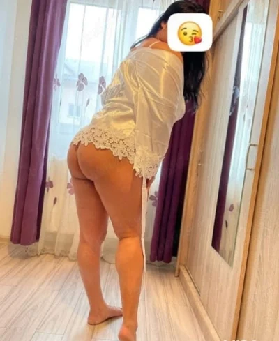 Doamna matura pentru un om manierat