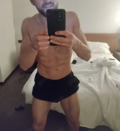 Disponibil toy boy xxx