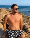 Un barbat desavarsit si manierat - imagine 2