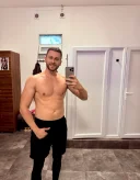 Un barbat desavarsit si manierat - imagine 3