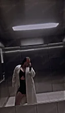 Bruneta hot in orasul tau - imagine 1