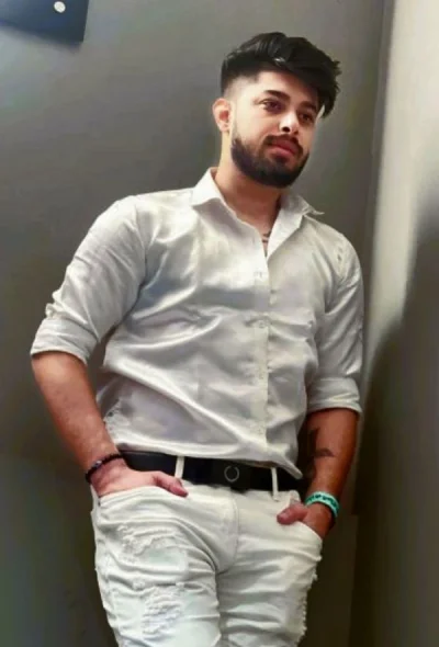 Baiat manierat curat si stilat locatie discreta servicii full