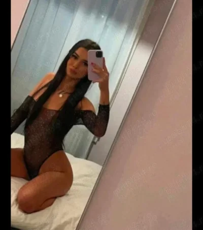 Bruneta focoasa experimentata non stop deplasari