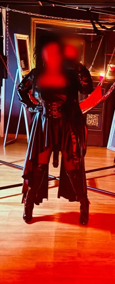 Dominatoarea mistress kennya